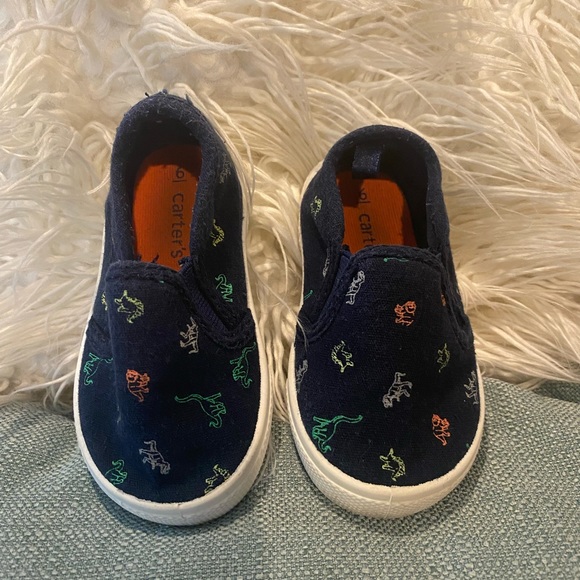 Carter’s size 6c slip on dinosaur print slip on - Picture 8 of 9